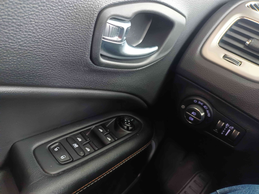 jeep compass 2.0 16v flex sport automatico 4p 202014