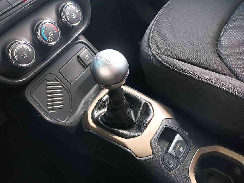 jeep renegade 1.8 16v flex 4p manual 201813