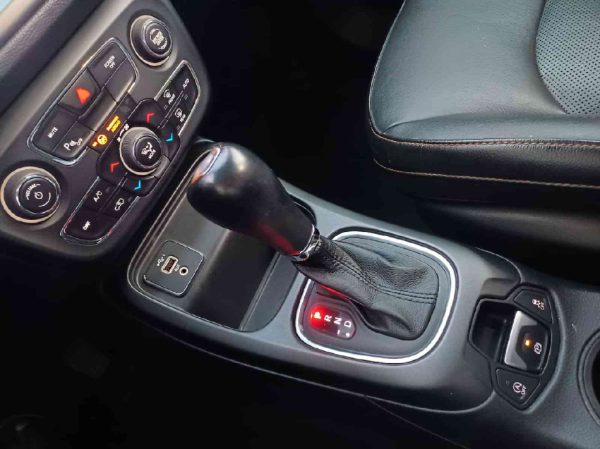 jeep compass 2.0 16v flex longitude automatico 4p 202015