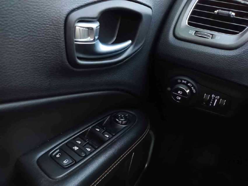 jeep compass 2.0 16v flex longitude automatico 4p 202017