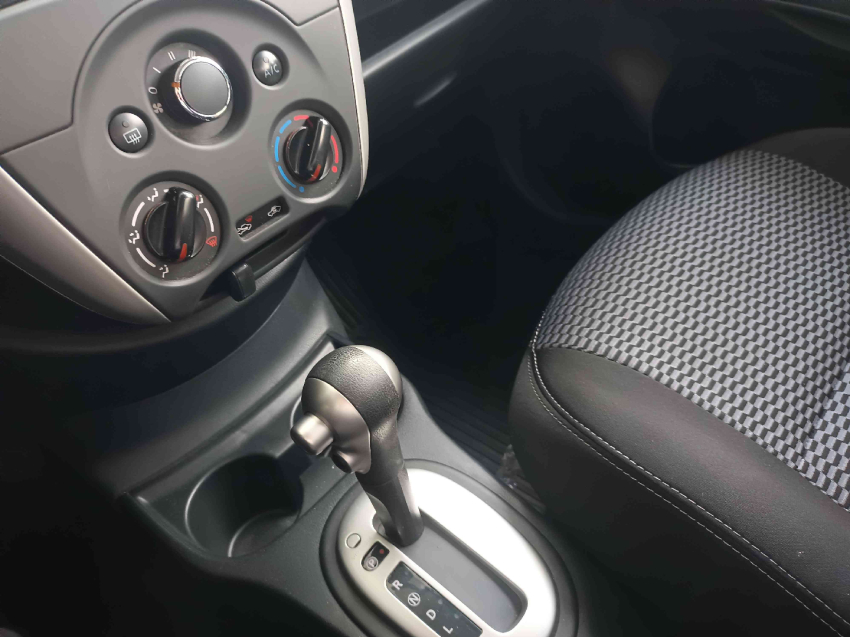 nissan versa 1.6 16v flexstart sv 4p xtronic flex automatico 202013