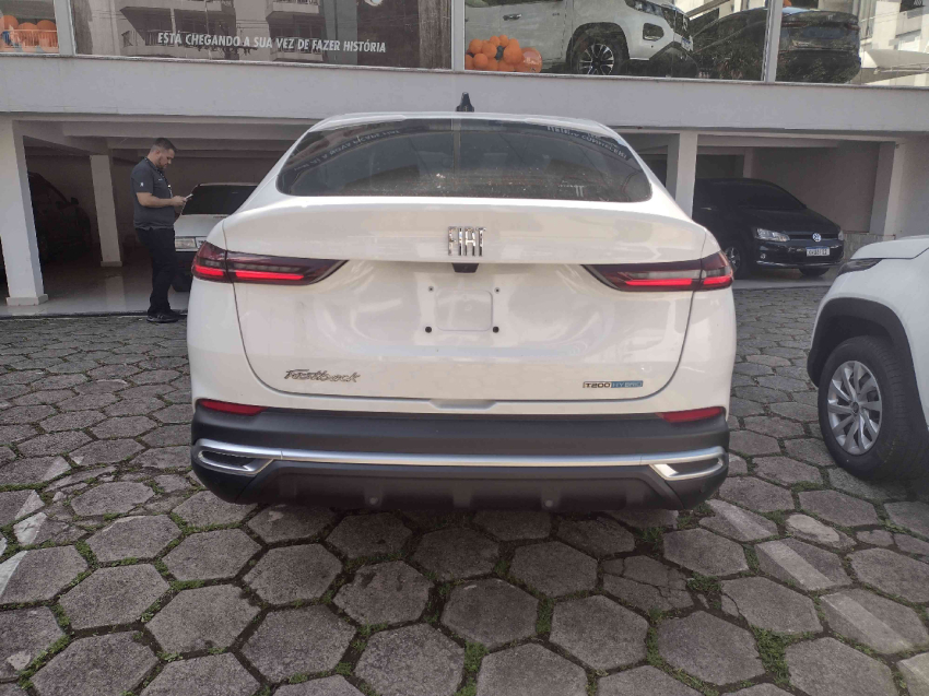 fiat fastback 1.0 hibrido 20261