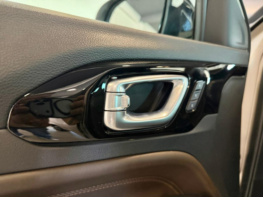 jeep commander 2.0 hurricane 4 turbo gasolina overland at9 1.3 4p automatico 202513