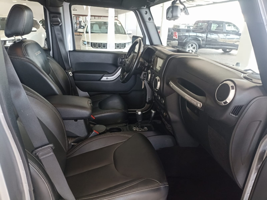 jeep wrangler 3.6 unlimited sahara 4x4 v6 gasolina 4p automatico 2.0 20188