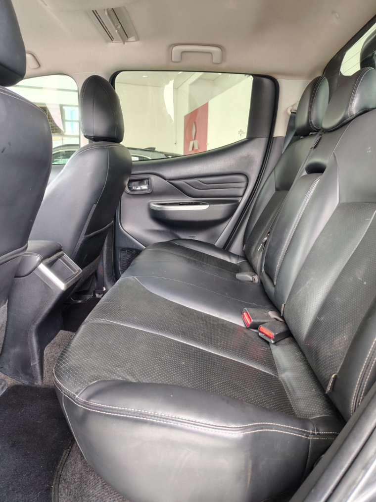 mitsubishi l200 triton 2.4 turbo diesel 4x4 at sport hpe-s 4p automatico 20255