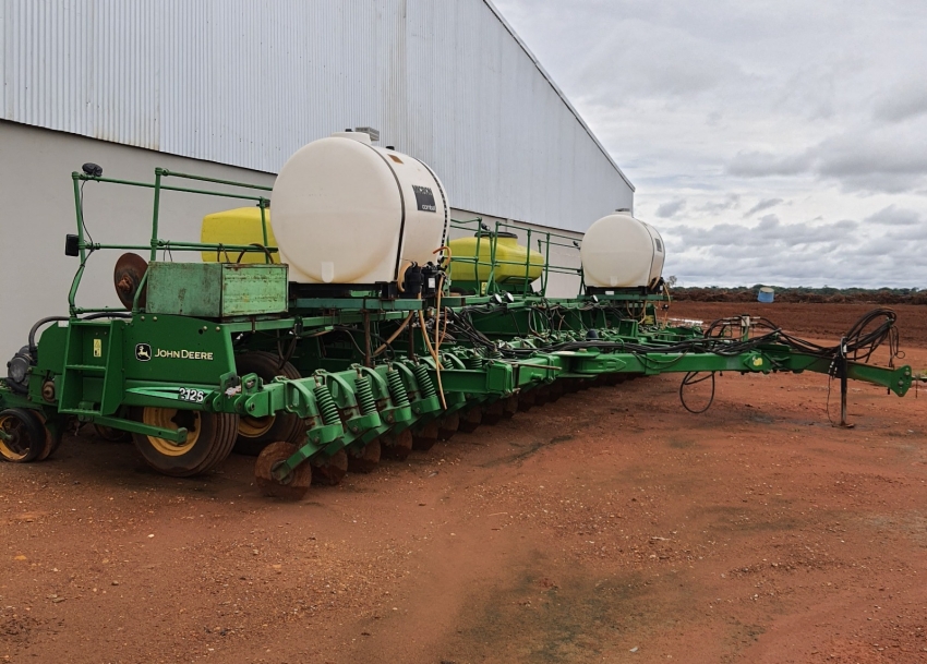 john deere plantadeira 2126 - diesel semiautomatico 2011