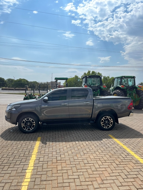 toyota hilux 2.8 d-4d turbo diesel cd srx 4x4 automatico 2.0 4p 20222