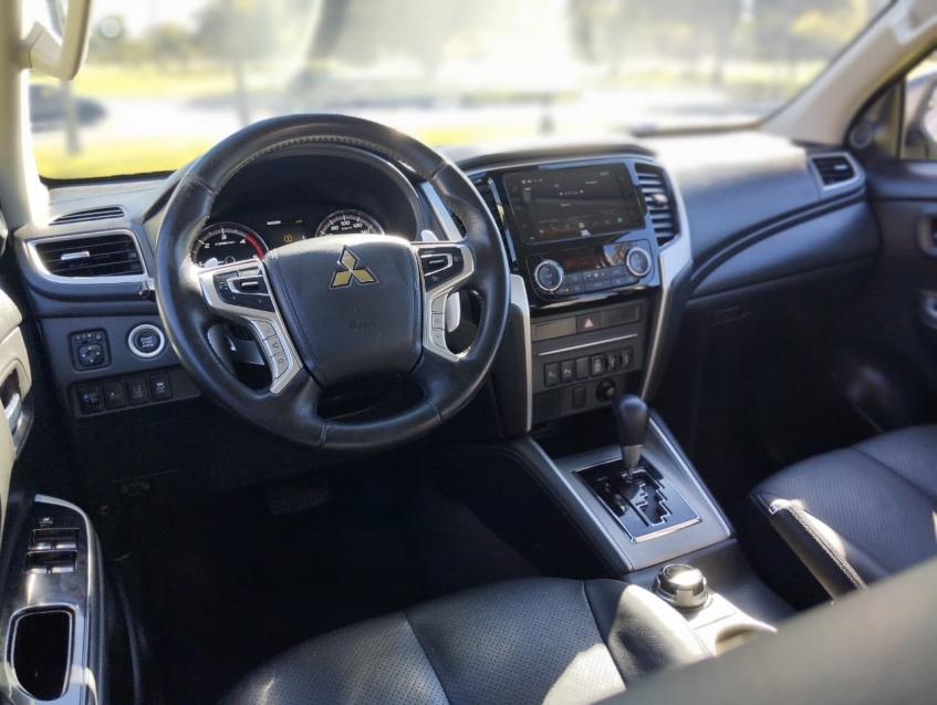 Mitsubishi L200 TRITON 2.4 16V TURBO DIESEL SPORT HPE-S CD 4P 4X4 AUTOMÁTICO