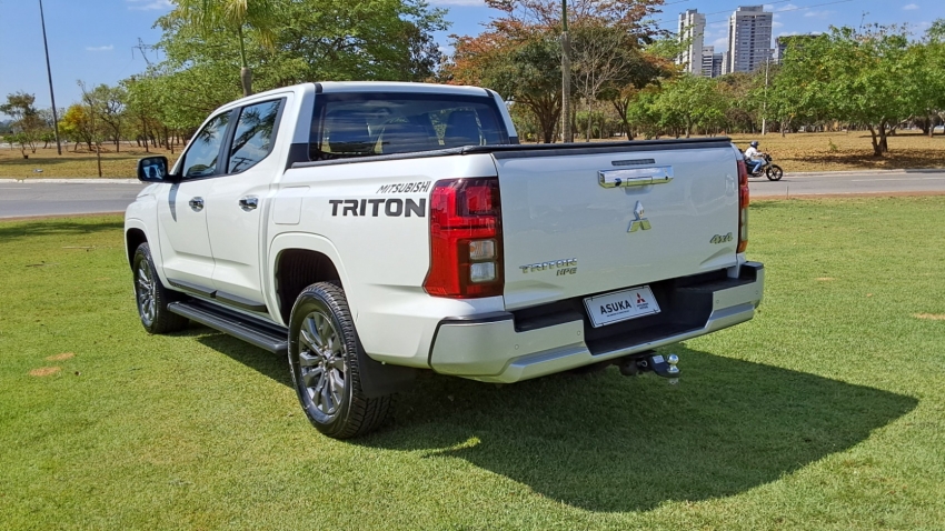 Mitsubishi L200 TRITON 2.4 16V TURBO DIESEL SPORT HPE CD 4P 4X4 AUTOMÁTICO