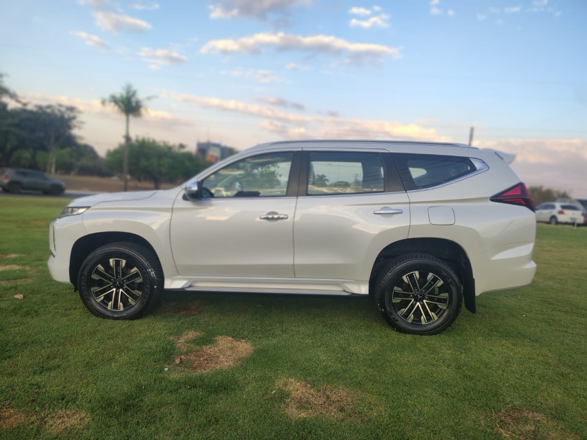 Mitsubishi PAJERO SPORT 2.4 16V MIVEC TURBO DIESEL HPE AWD AUTOMÁTICO