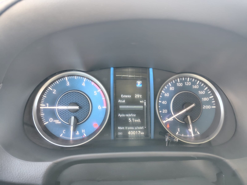 Toyota HILUX SW4 2.8 D-4D TURBO DIESEL SRX PLATINUM 7L 4X4 AUTOMÁTICO
