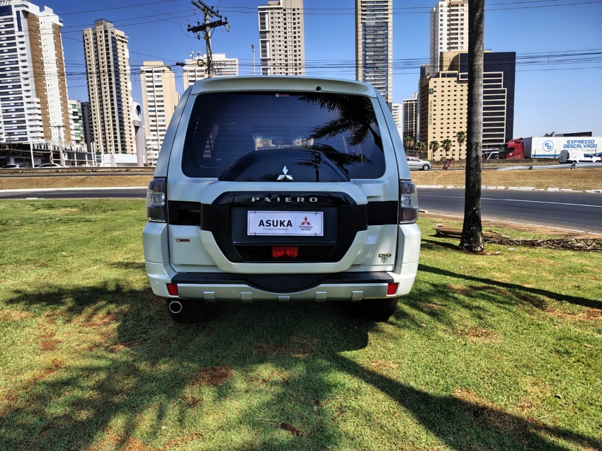 Mitsubishi PAJERO FULL 3.2 HPE 4X4 16V TURBO INTERCOOLER DIESEL 4P AUTOMÁTICO