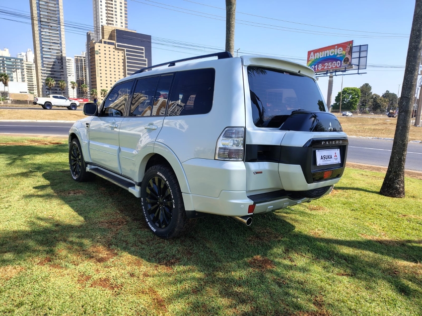 Mitsubishi PAJERO FULL 3.2 HPE 4X4 16V TURBO INTERCOOLER DIESEL 4P AUTOMÁTICO