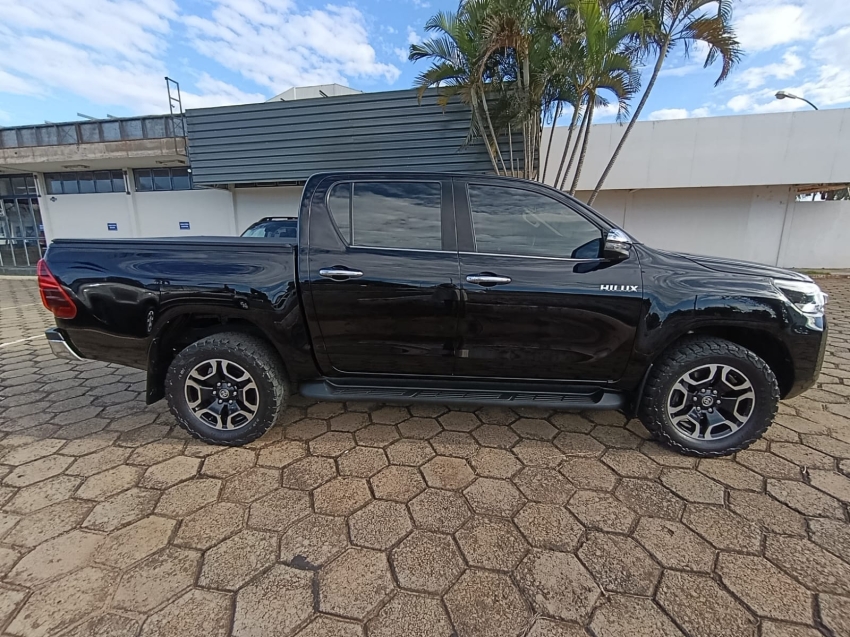 toyota hilux 2.8 d-4d turbo diesel cd srx 4x4 automatico 4p 2024