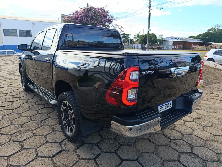 toyota hilux 2.8 d-4d turbo diesel cd srx 4x4 automatico 4p 2024