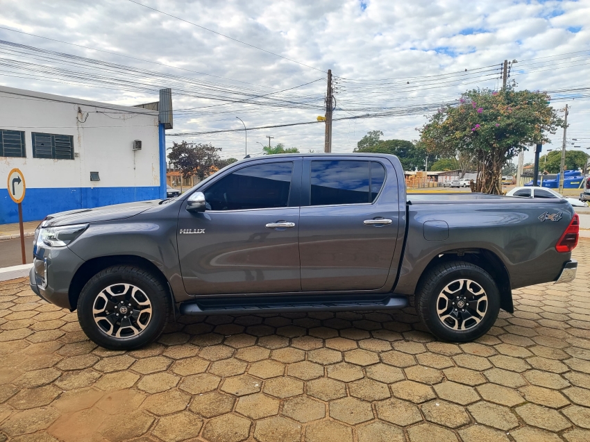 toyota hilux 2.8 d-4d turbo diesel cd srx 4x4 automatico 4p 2023