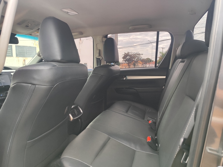 toyota hilux 2.8 d-4d turbo diesel cd srx 4x4 automatico 4p 2023