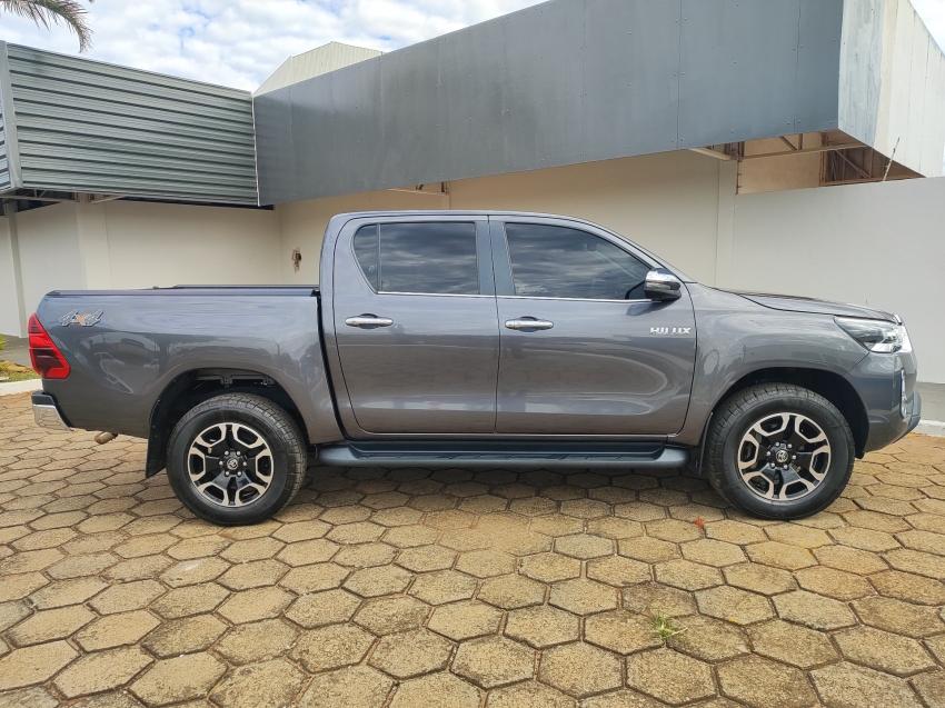 toyota hilux 2.8 d-4d turbo diesel cd srx 4x4 automatico 4p 2023