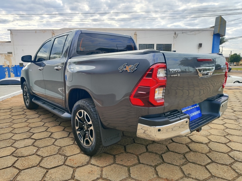 toyota hilux 2.8 d-4d turbo diesel cd srx 4x4 automatico 4p 2023