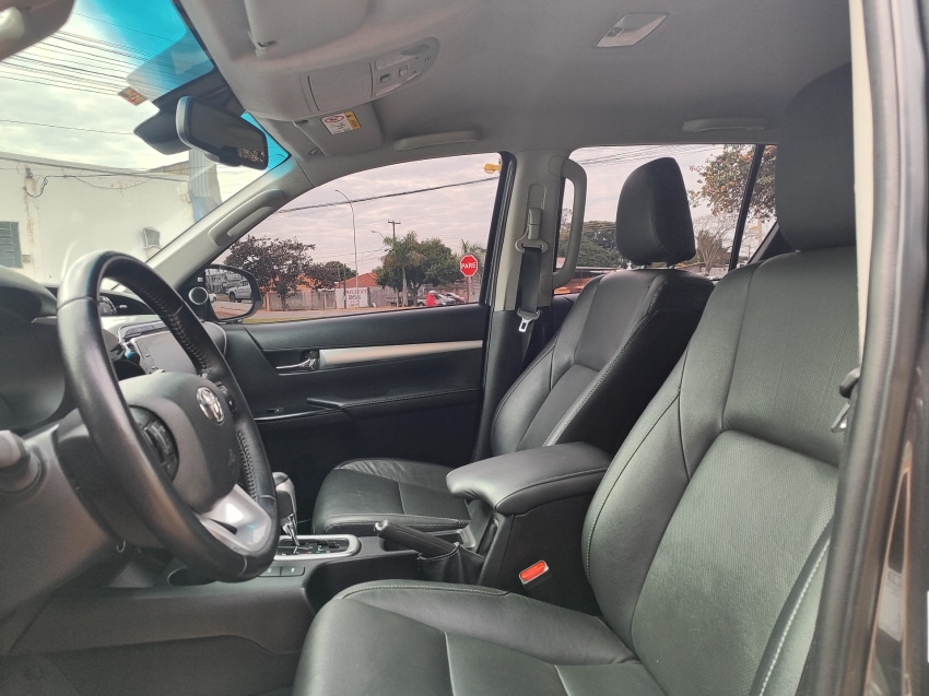 toyota hilux 2.8 d-4d turbo diesel cd srx 4x4 automatico 4p 2023