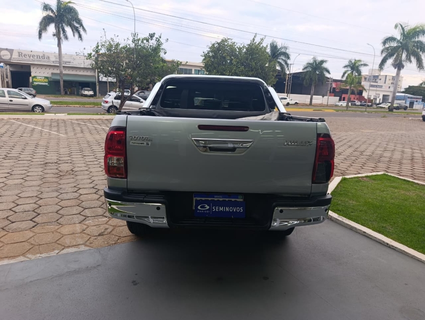 toyota hilux 2.8 d-4d turbo diesel cs 4x4 automatico 2.7 4p 20234