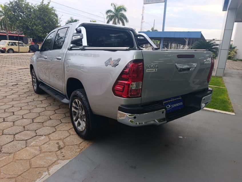 toyota hilux 2.8 d-4d turbo diesel cs 4x4 automatico 2.7 4p 20233