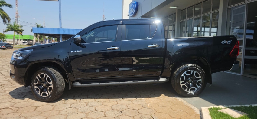 toyota hilux 2.8 d-4d turbo diesel cd srx 4x4 automatico 2.7 4p 20252