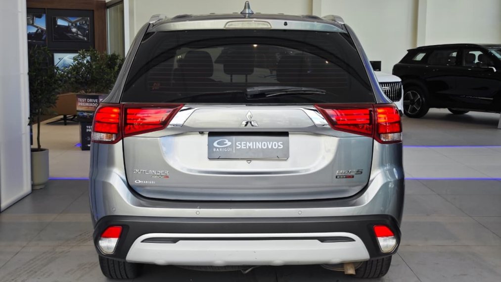 mitsubishi outlander 2.2 mivec di-d diesel hpe-s awd automatico 4p 2022