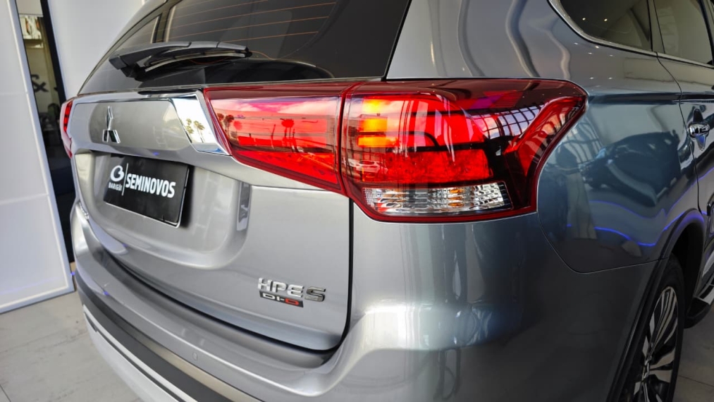 mitsubishi outlander 2.2 mivec di-d diesel hpe-s awd automatico 4p 2022