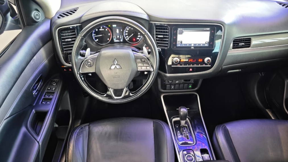 mitsubishi outlander 2.2 mivec di-d diesel hpe-s awd automatico 4p 2022