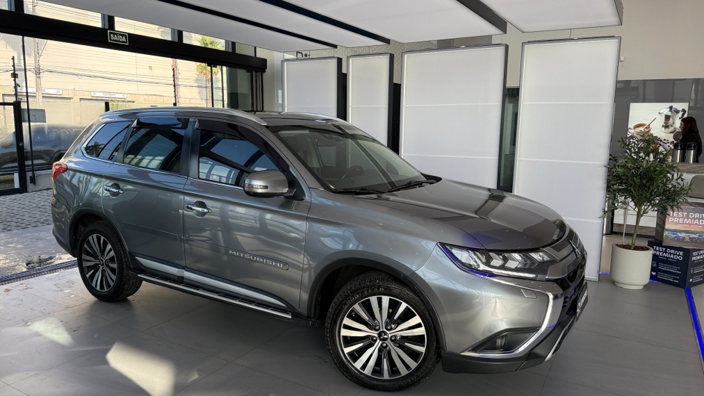 mitsubishi outlander 2.2 mivec di-d diesel hpe-s awd automatico 4p 2022