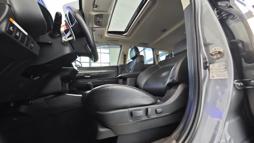 mitsubishi outlander 2.2 mivec di-d diesel hpe-s awd automatico 4p 2022