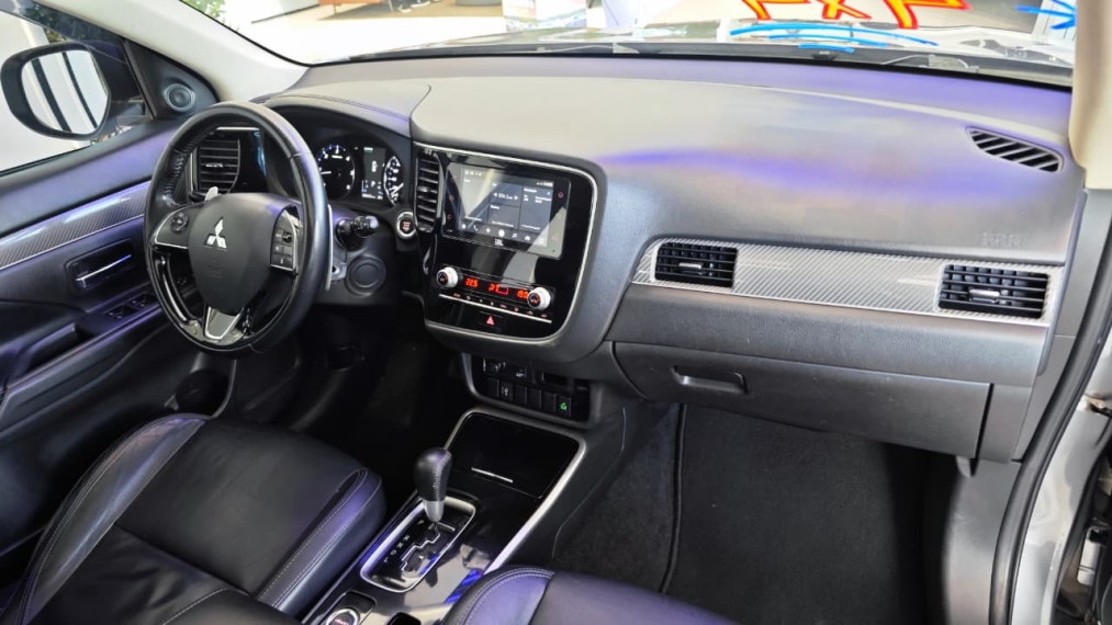mitsubishi outlander 2.2 mivec di-d diesel hpe-s awd automatico 4p 2022