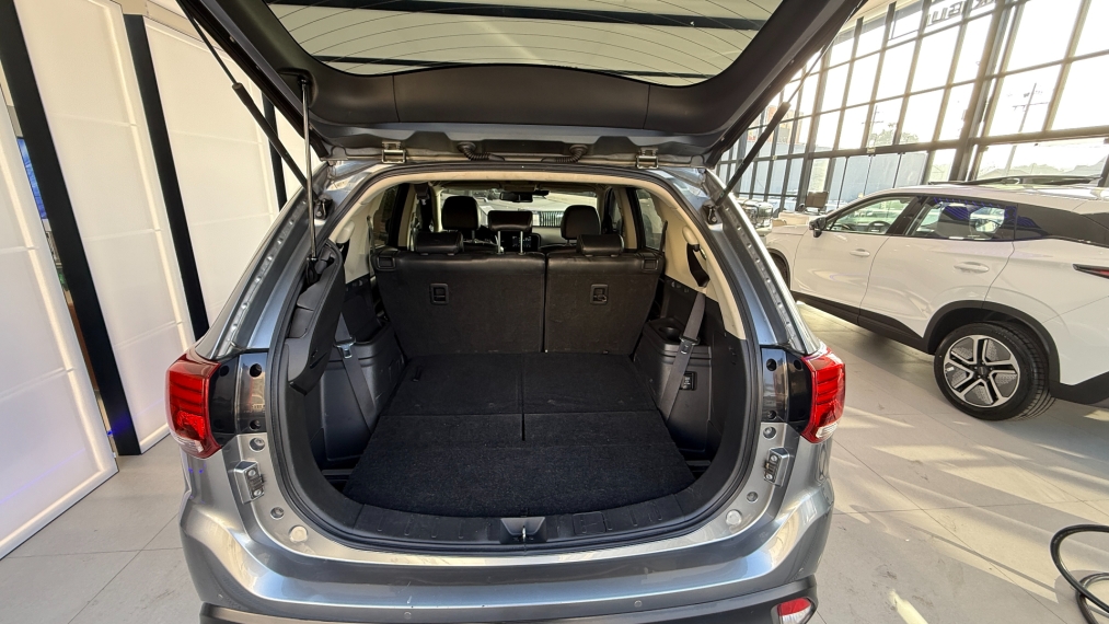 mitsubishi outlander 2.2 mivec di-d diesel hpe-s awd automatico 4p 2022