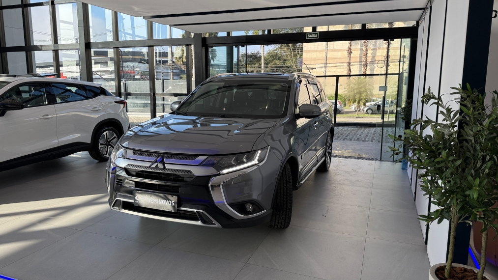 mitsubishi outlander 2.2 mivec di-d diesel hpe-s awd automatico 4p 2022