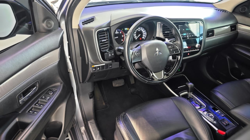 mitsubishi outlander 2.2 mivec di-d diesel hpe-s awd automatico 4p 2022