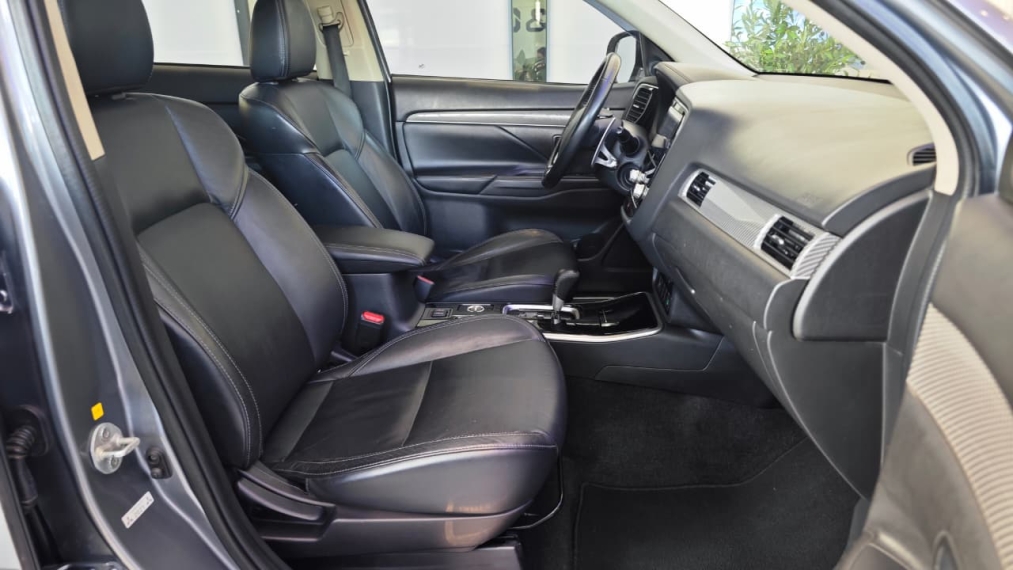 mitsubishi outlander 2.2 mivec di-d diesel hpe-s awd automatico 4p 2022