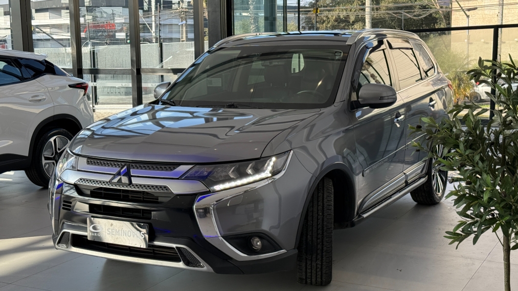 mitsubishi outlander 2.2 mivec di-d diesel hpe-s awd automatico 4p 2022
