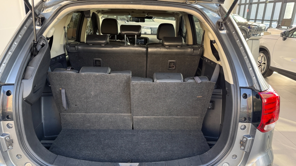mitsubishi outlander 2.2 mivec di-d diesel hpe-s awd automatico 4p 2022