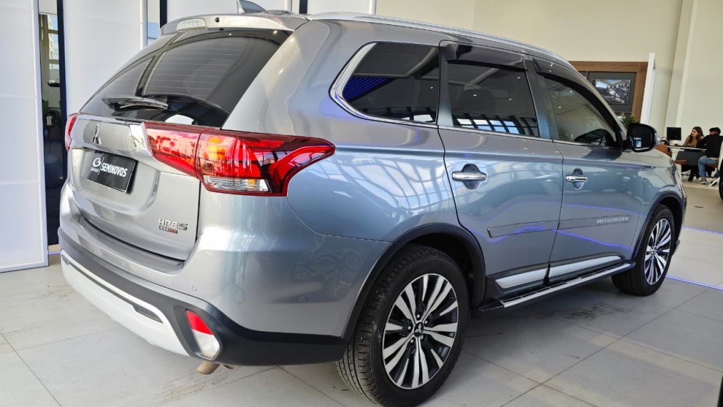 mitsubishi outlander 2.2 mivec di-d diesel hpe-s awd automatico 4p 2022