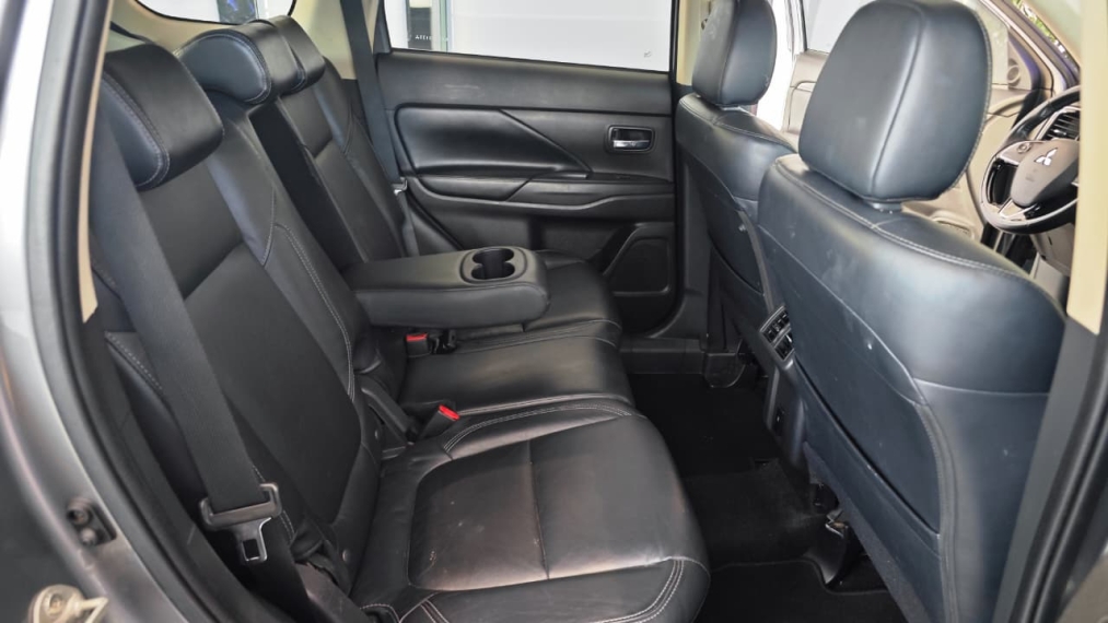 mitsubishi outlander 2.2 mivec di-d diesel hpe-s awd automatico 4p 2022