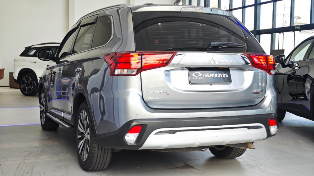 mitsubishi outlander 2.2 mivec di-d diesel hpe-s awd automatico 4p 2022