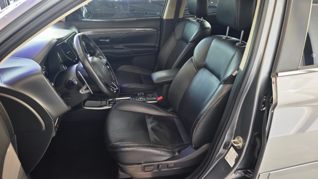 mitsubishi outlander 2.2 mivec di-d diesel hpe-s awd automatico 4p 2022