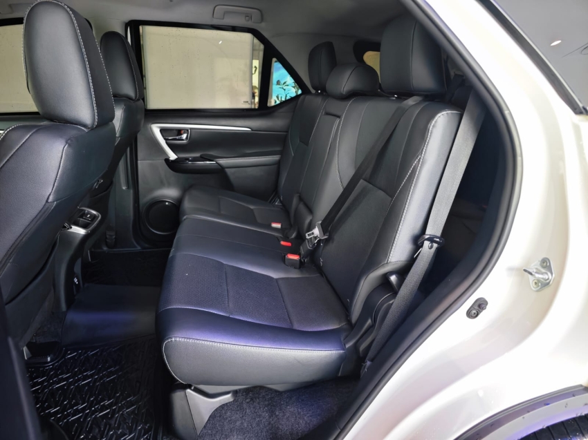toyota hilux sw4 2.8 d-4d turbo diesel srx 7l 4x4 automatico 4p 2021