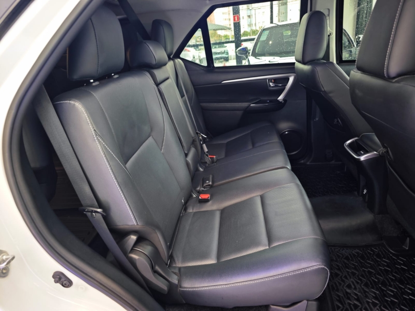 toyota hilux sw4 2.8 d-4d turbo diesel srx 7l 4x4 automatico 4p 2021