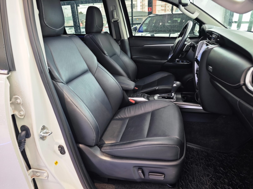 toyota hilux sw4 2.8 d-4d turbo diesel srx 7l 4x4 automatico 4p 2021