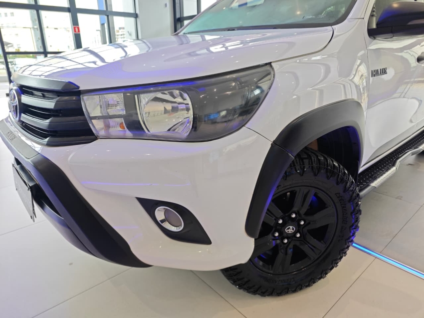 toyota hilux 2.8 sr challenge 4x4 cd 16v diesel 4p automatico 2.7 flex 201817 toyota hilux 2.8 sr challenge 4x4 cd 16v diesel 4p automatico 2.7 flex 201817
