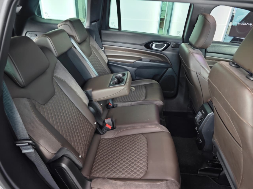 jeep commander 2.0 td380 turbo diesel overland at9 4p automatico 202311