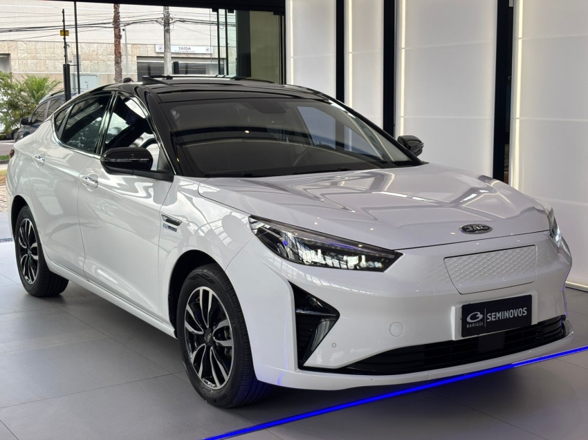 jac e-j7 eletrico automatico 2.0 4p 2023
