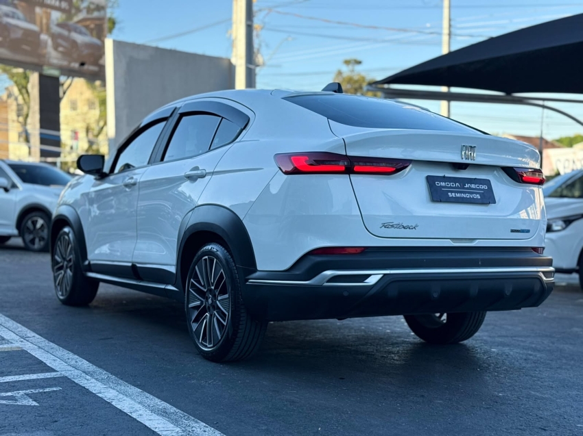 fiat fastback hibrido automatico 2025/263